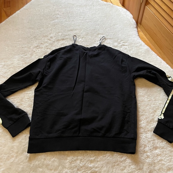 H&M small sweater bones in white outlined in green - Picture 5 of 5